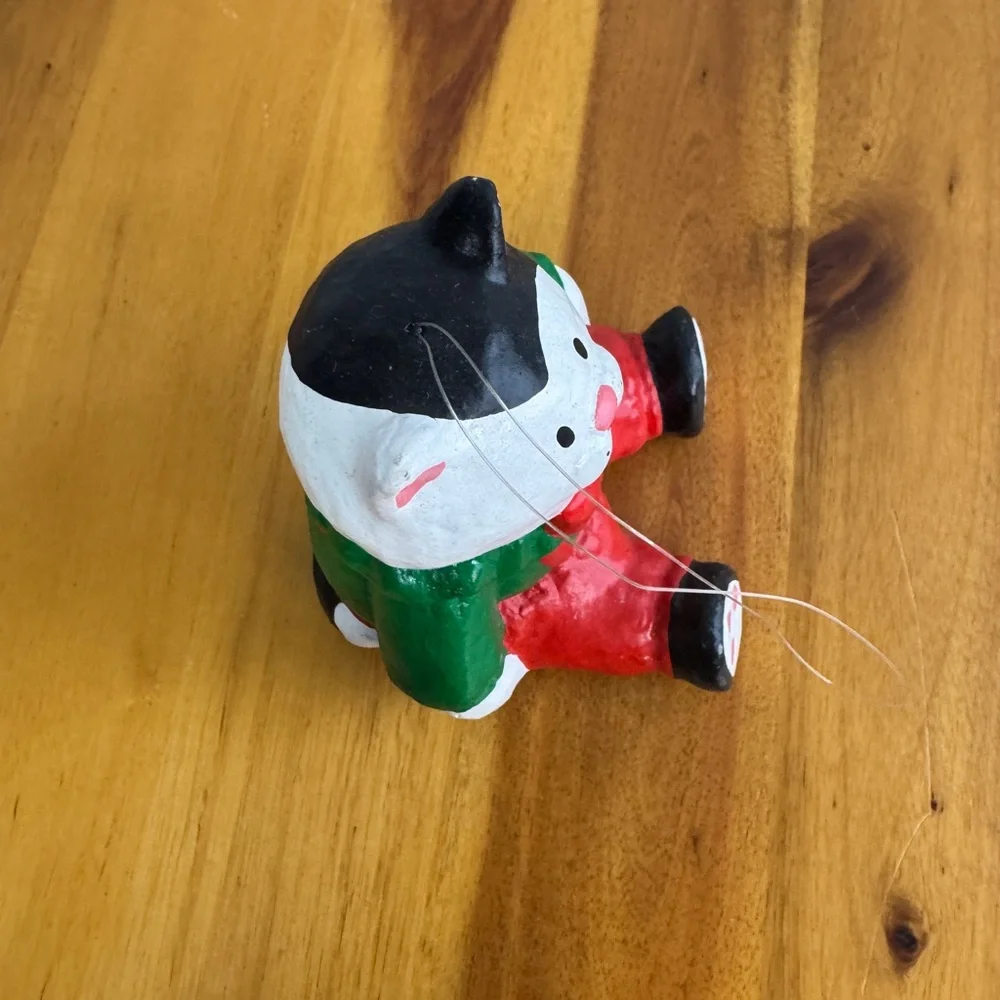 Department 56‎ hand painted black white cat ornament